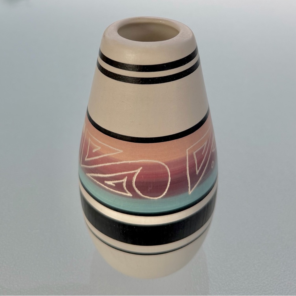 Southwestern Native American Navajo Artisan Signed Small Pottery Vase - Picture 4 of 6
